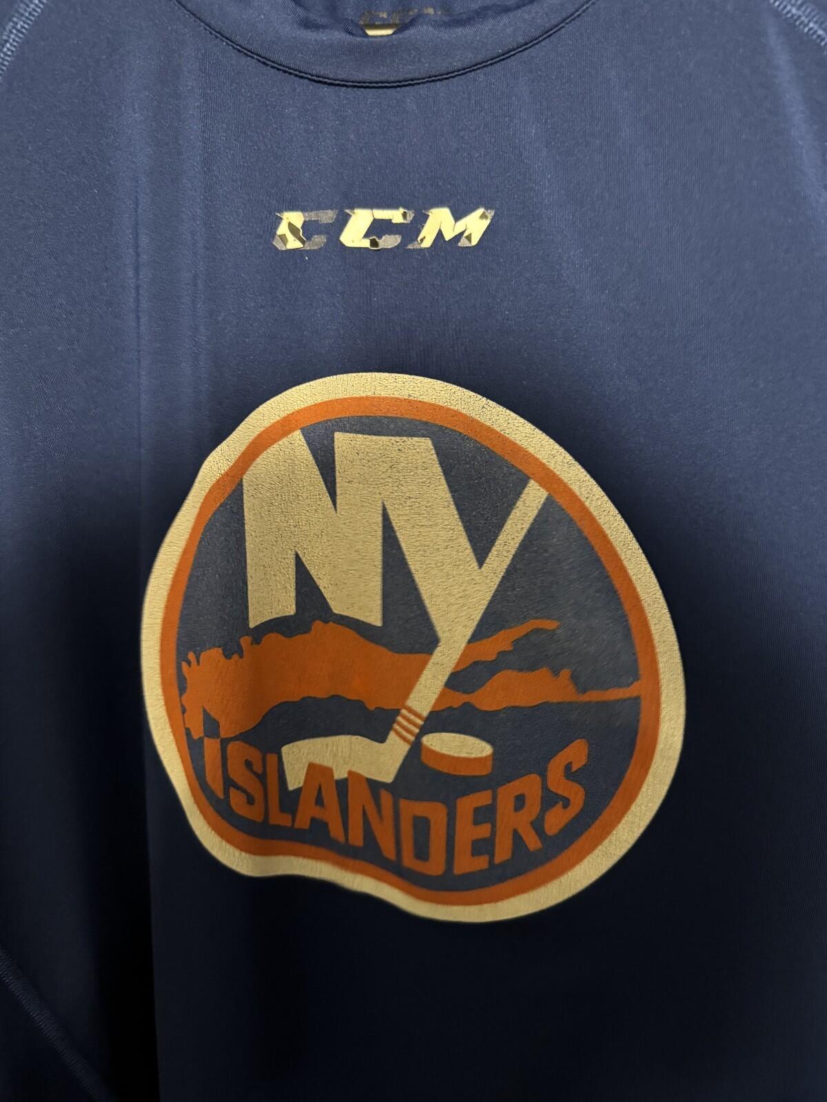New York Islanders Blue T-shirt Men Sz M CCM