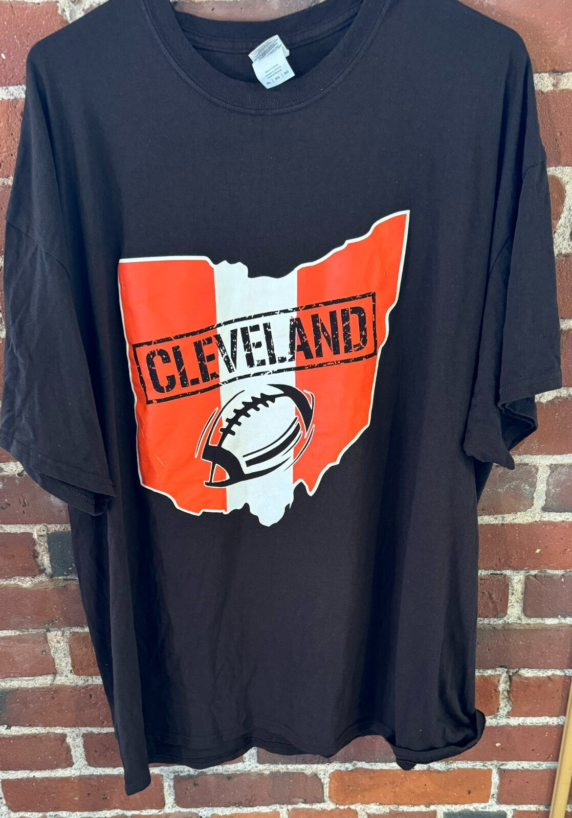 Cleveland Football Men's Size 2XL tee shirt Brown