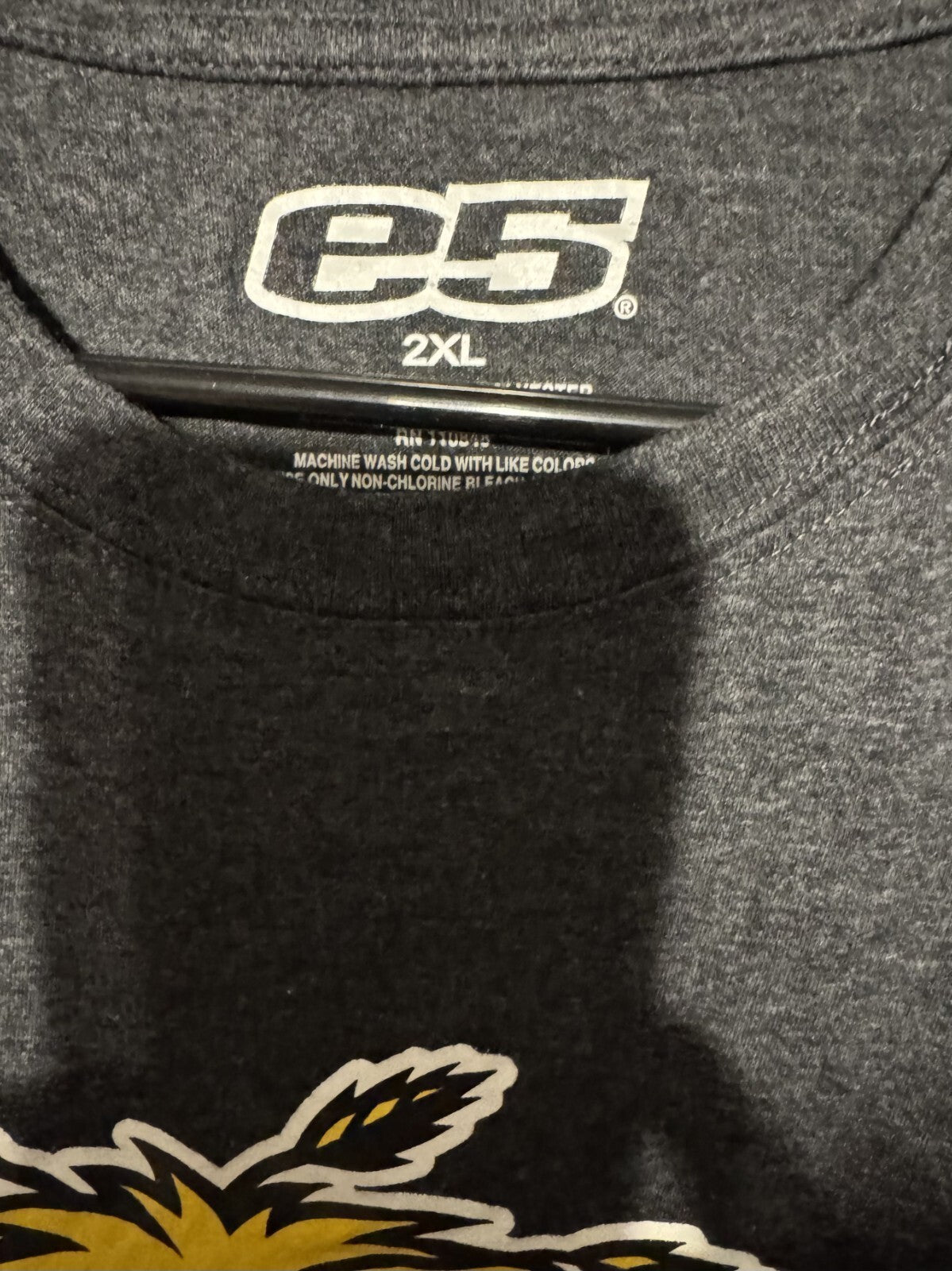 Wichita State Shockers e5 T-Shirt Gray NCAA Men Size XXL
