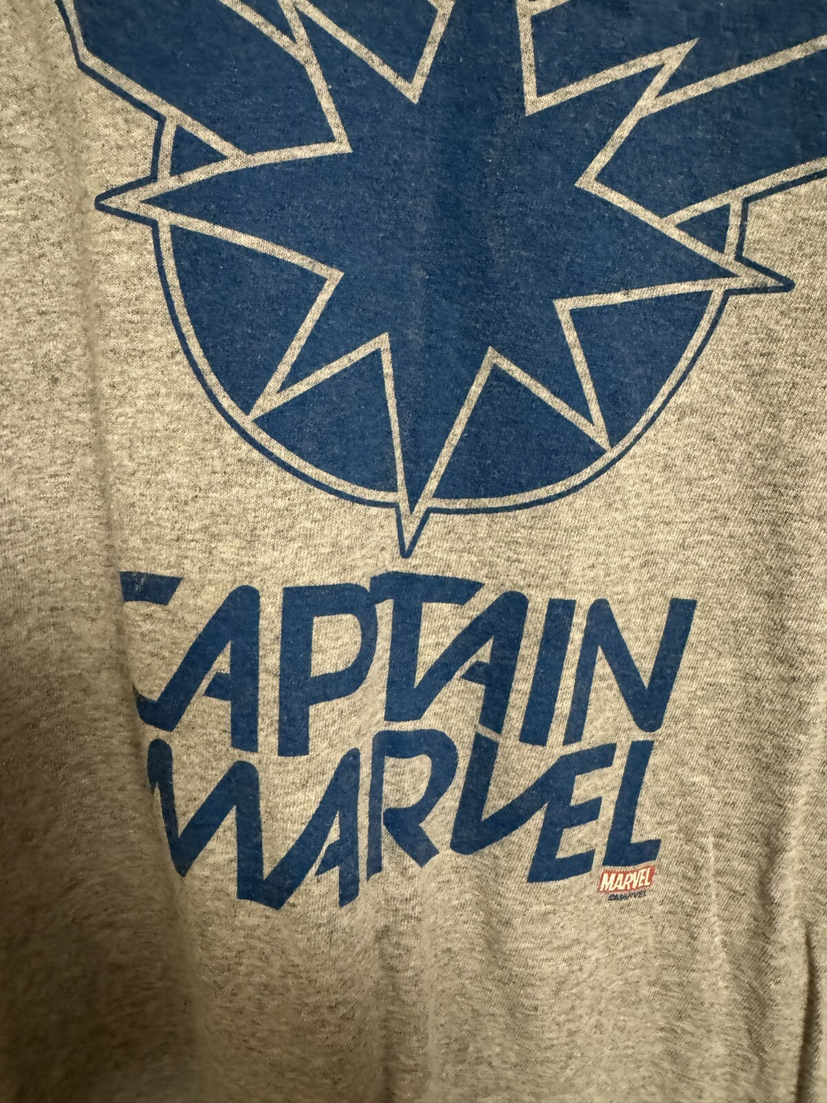 Captain Marvel Tee shirt Men Size L (?) Gray