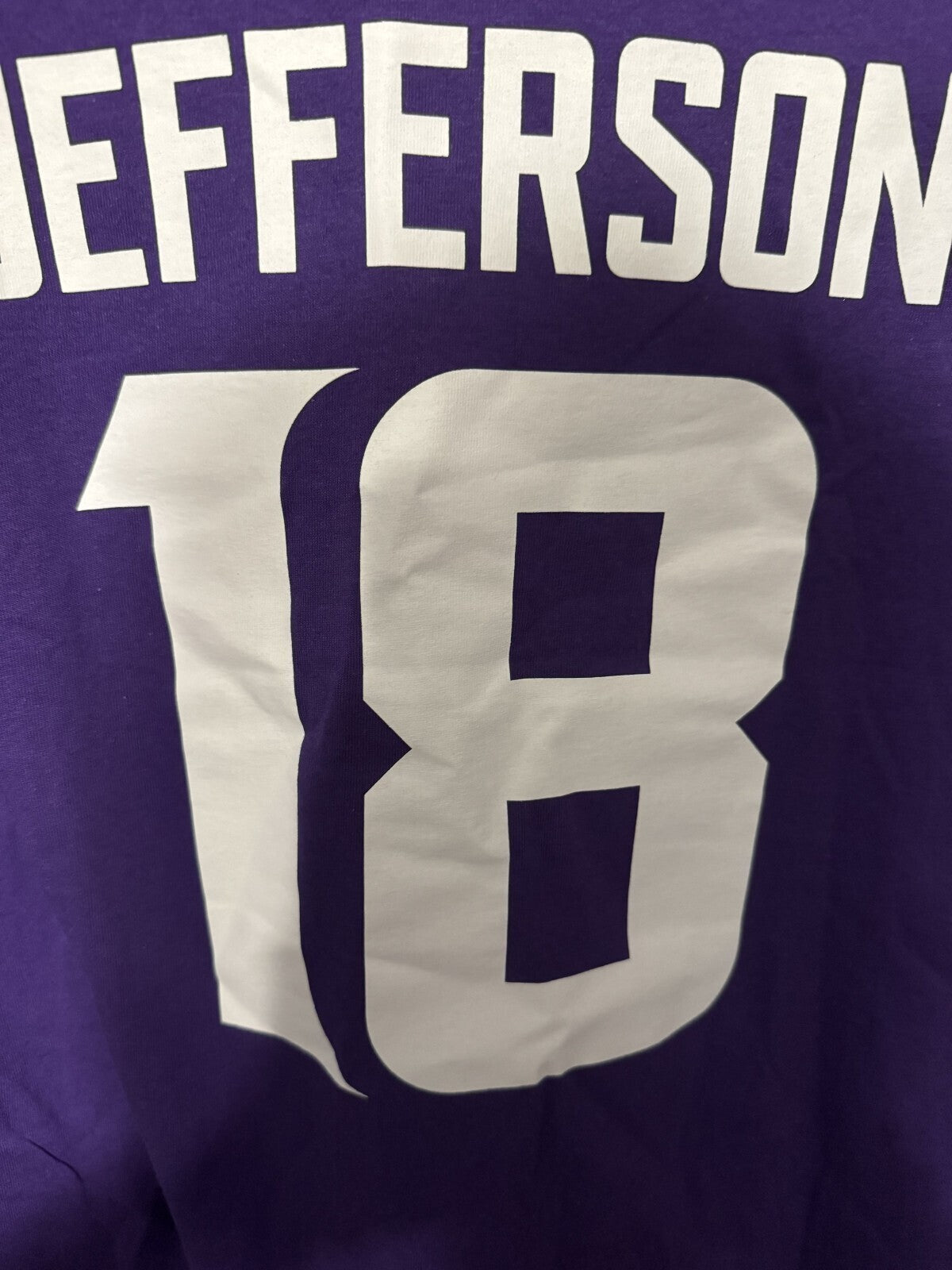 Minnesota Vikings Justin Jefferson #18 Purple Player T Shirt Men's Size L NWT