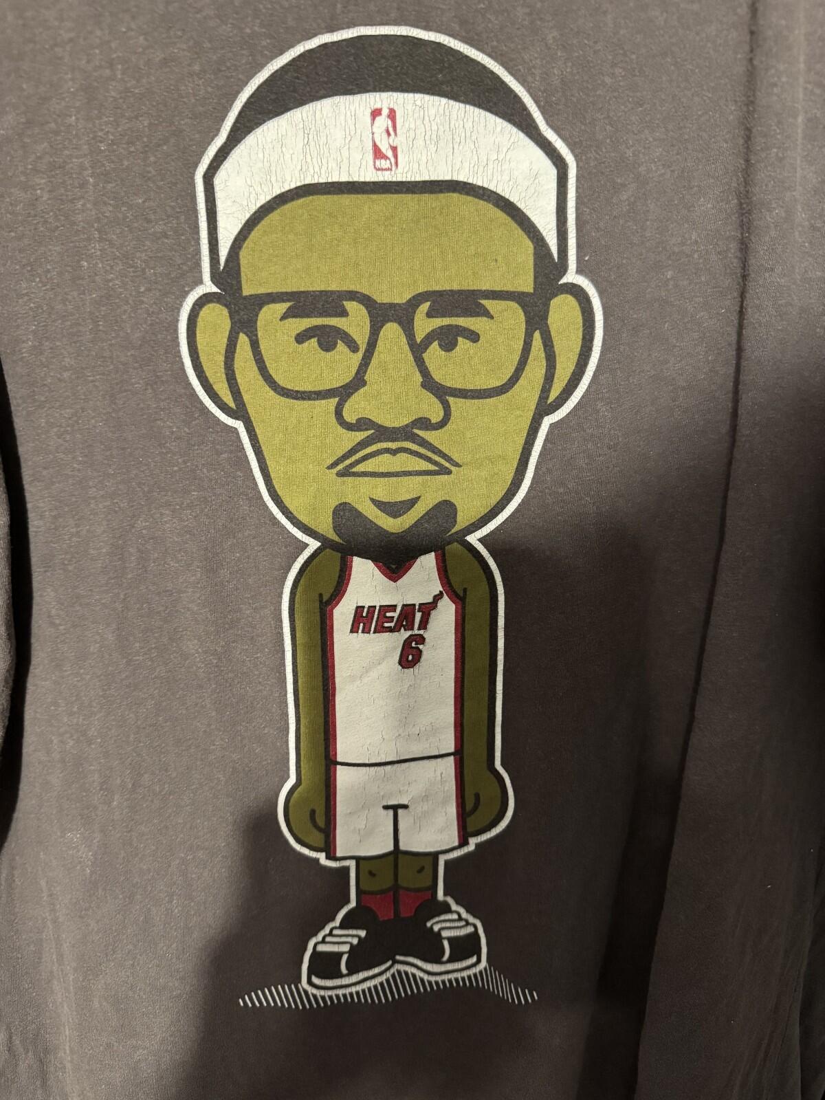 Miami Heat LeBron James Adidas T-Shirt Men Size XL Gray