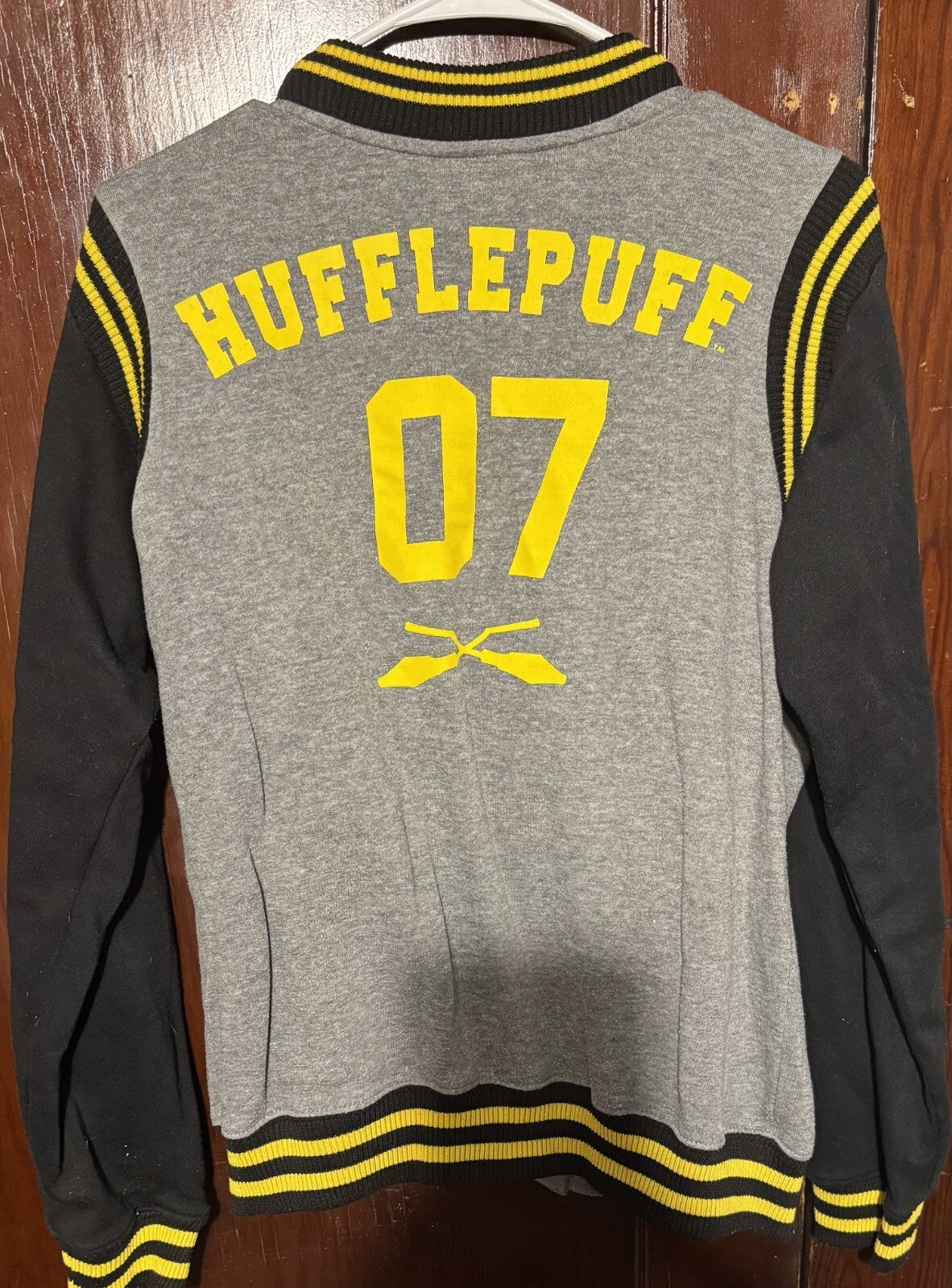 Harry Potter Hufflepuff Button Up Top Men's Size XL Gray