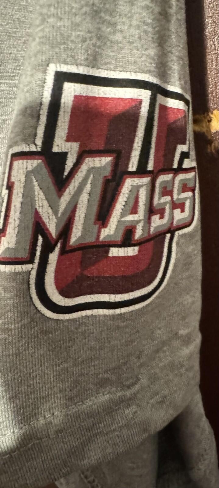 UMass Minutemen Short Sleeve Adidas T-shirt Men's L Gray