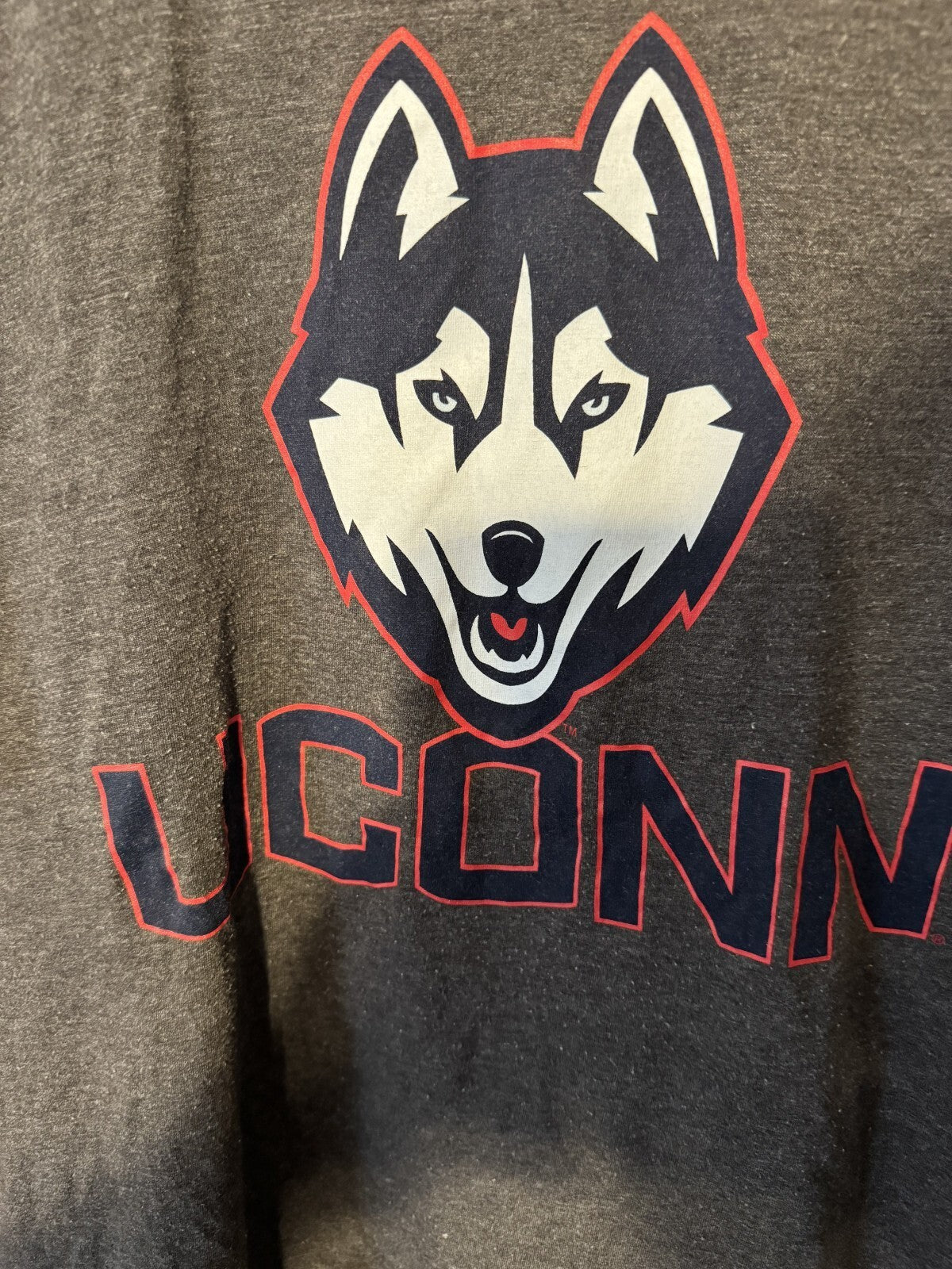 UConn Huskies Nike Short Sleeve Tee Men's L Gray