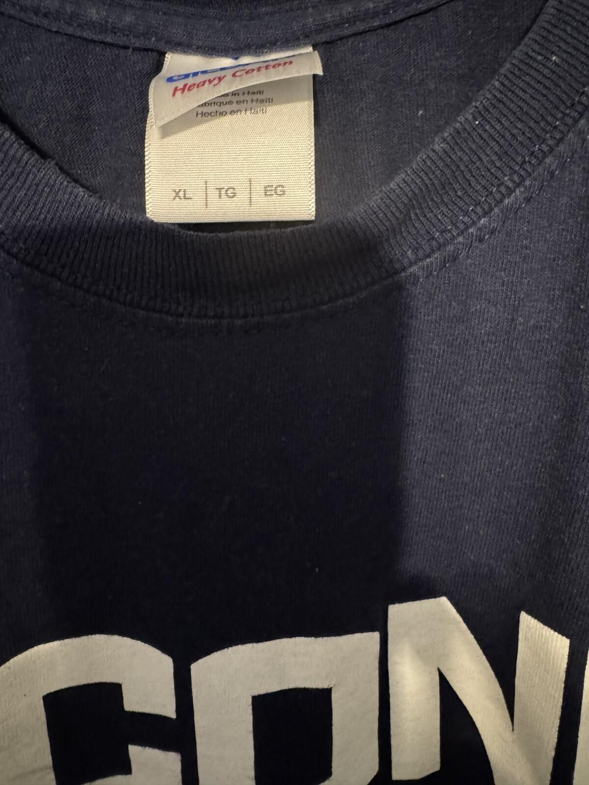 UConn Huskies Short Sleeve Tee Men's XL Blue