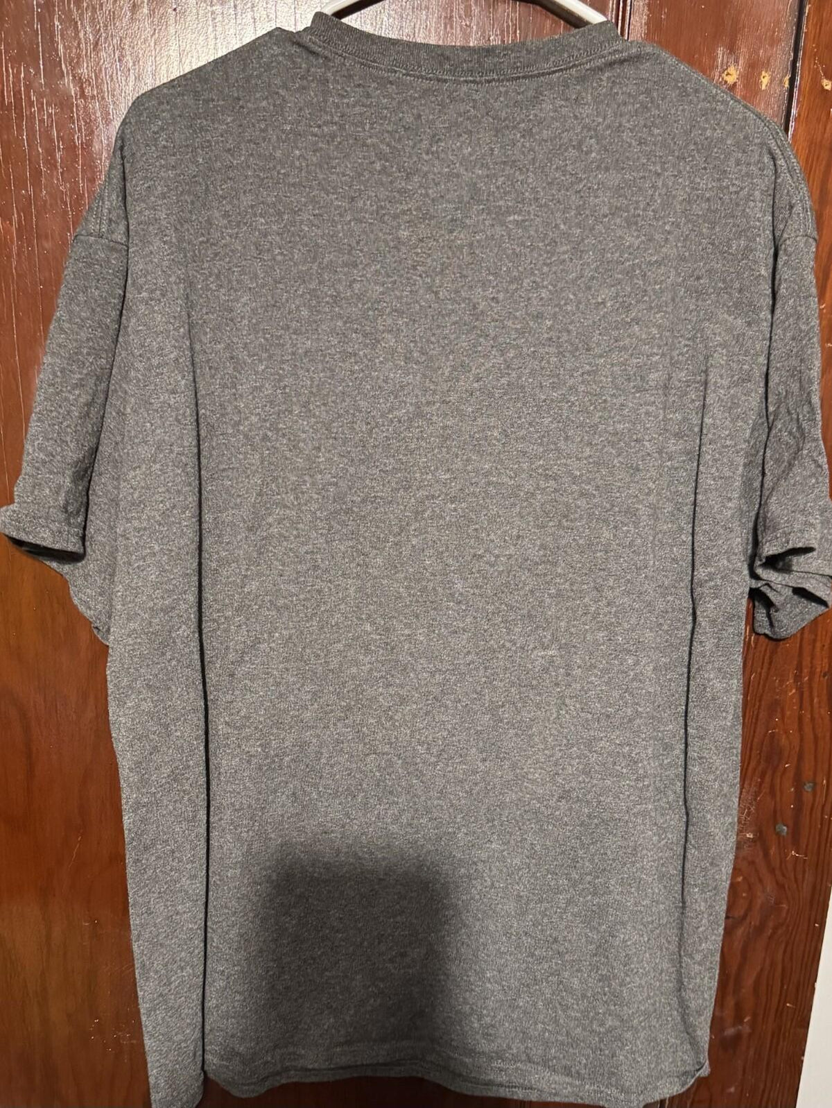 Minions Despicable Me T-Shirt Men's Size XL Gray