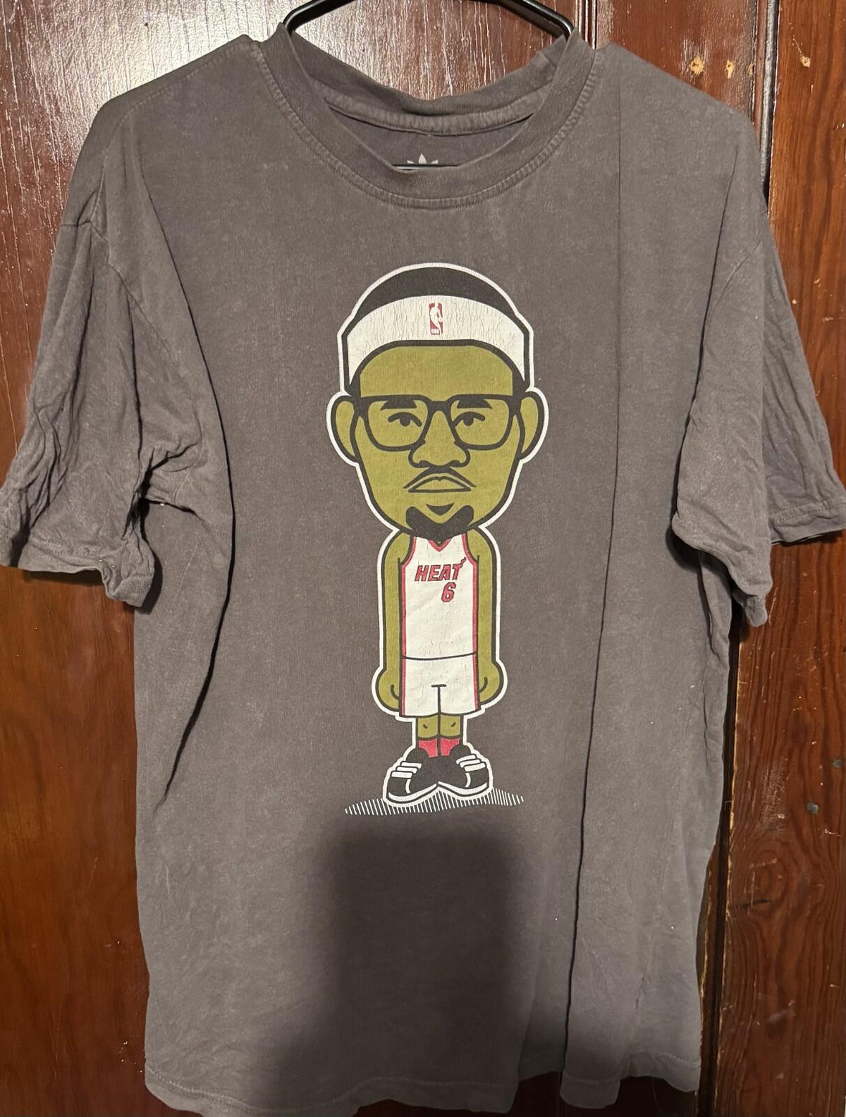 Miami Heat LeBron James Adidas T-Shirt Men Size XL Gray