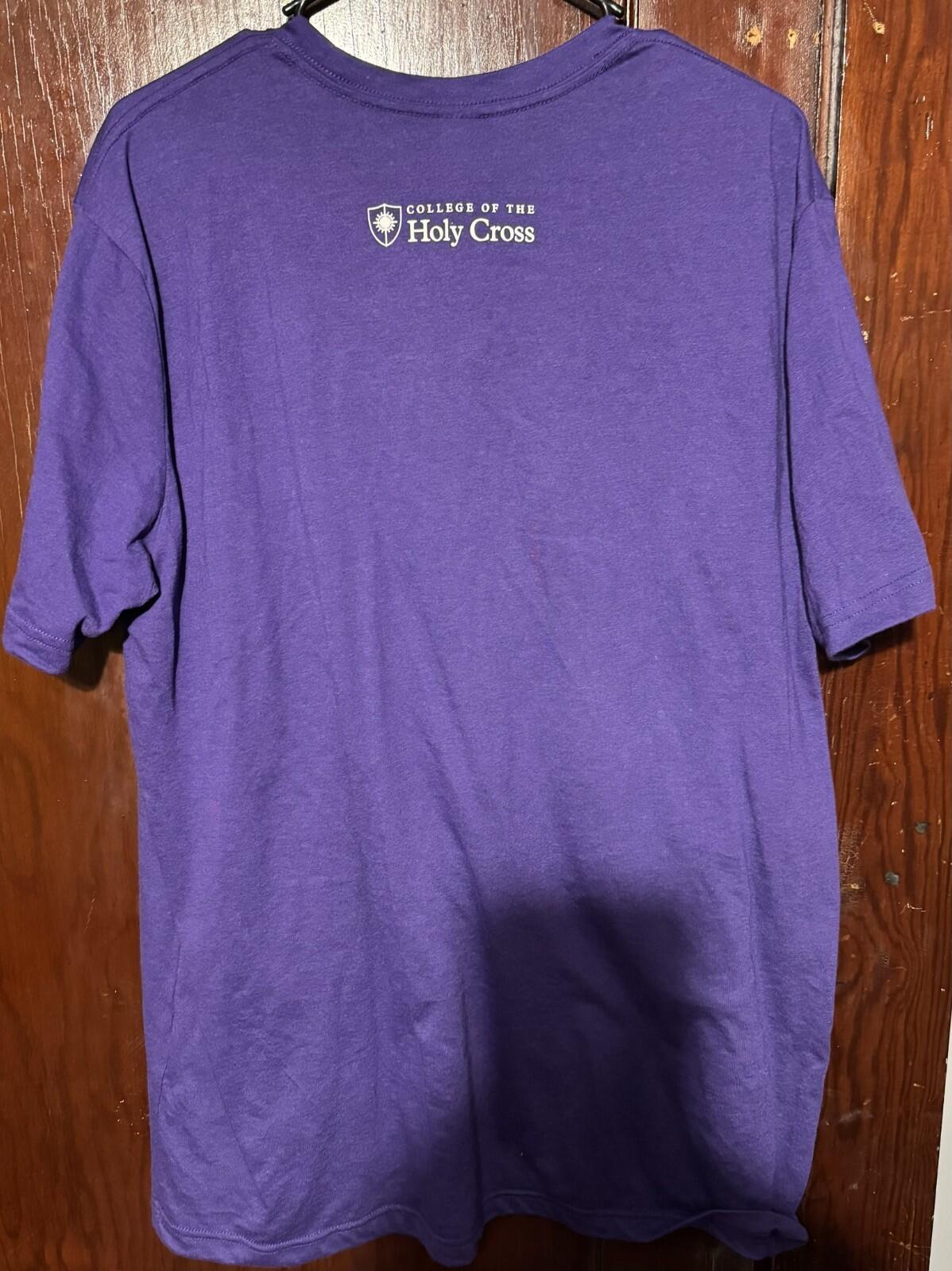 Holy Cross Crusaders Purple T-shirt Men's size XL