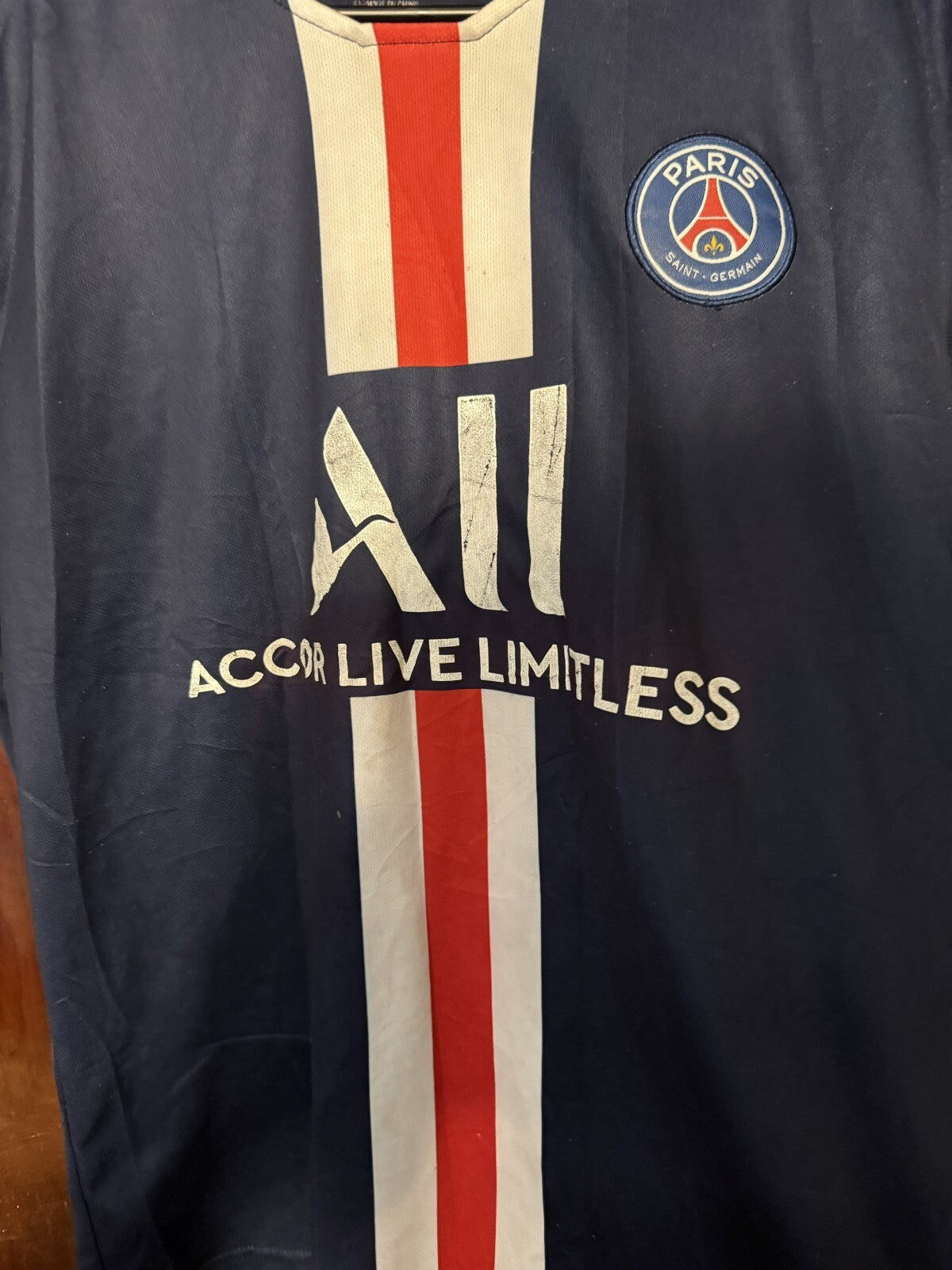 Paris St. Germain Men's Soccer jersey, Size L Blue/Red