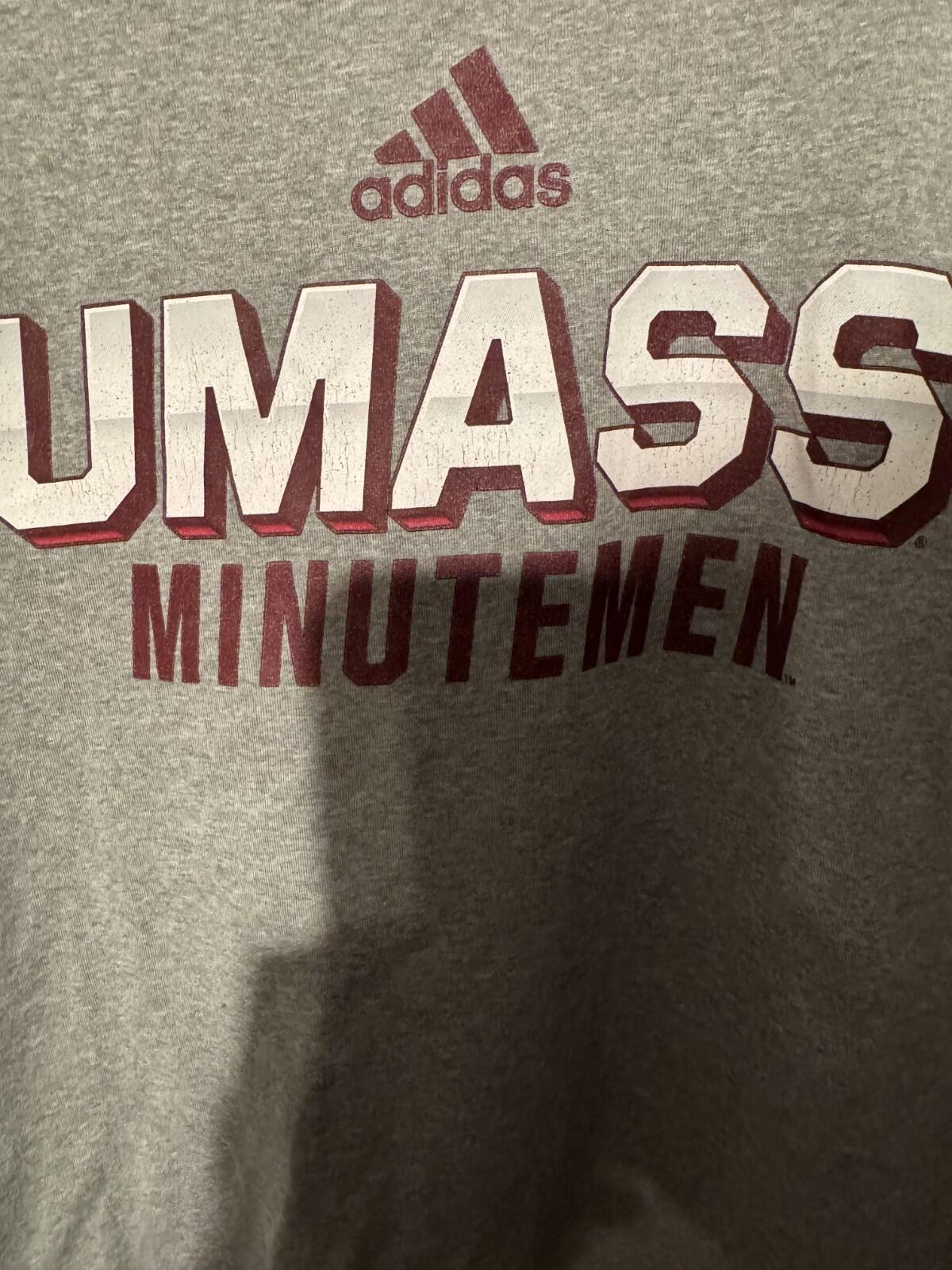 UMass Minutemen Short Sleeve Adidas T-shirt Men's L Gray