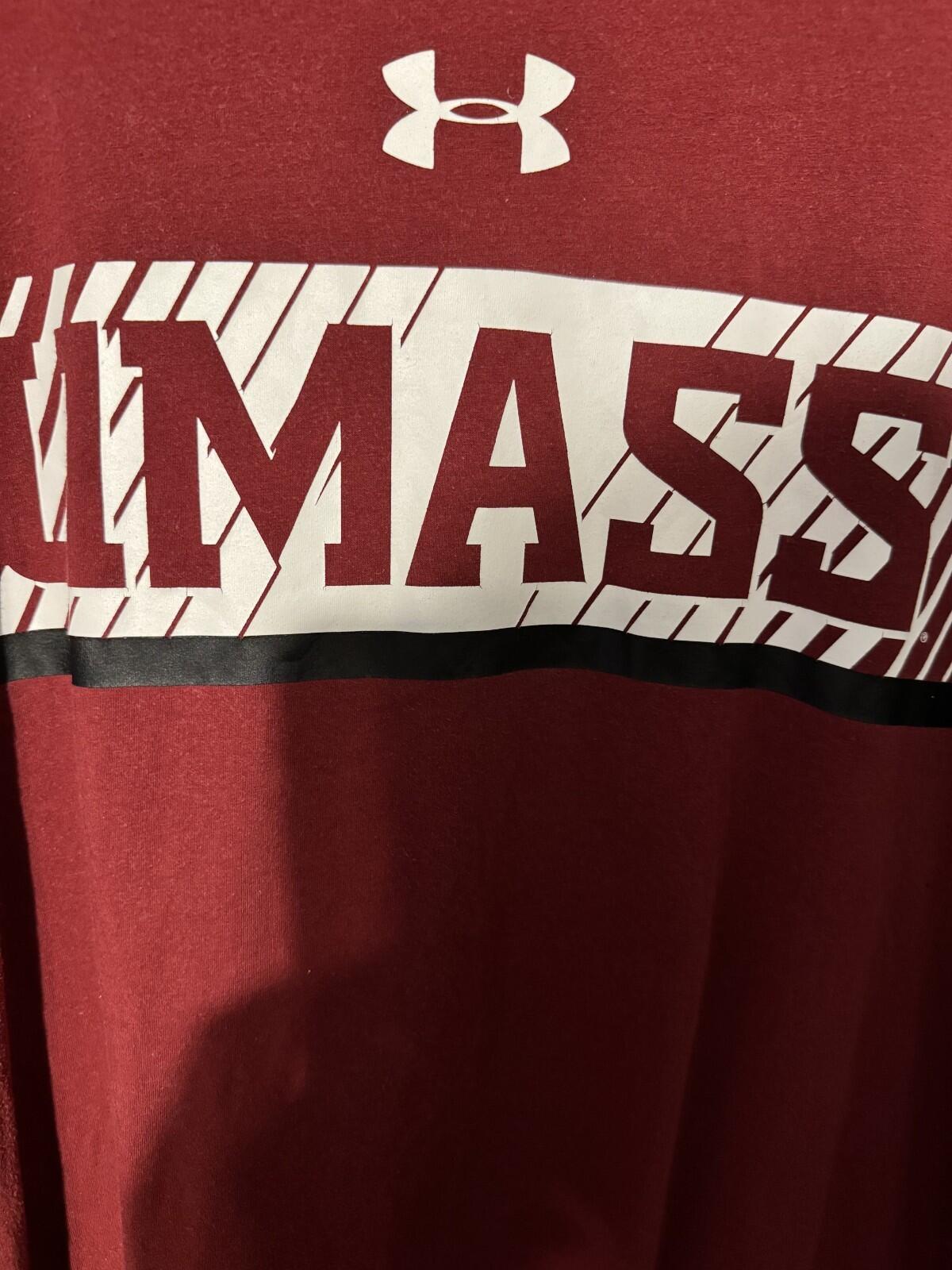 UMass Minutemen Under Armour Logo NCAA T-shirt Men's L Red