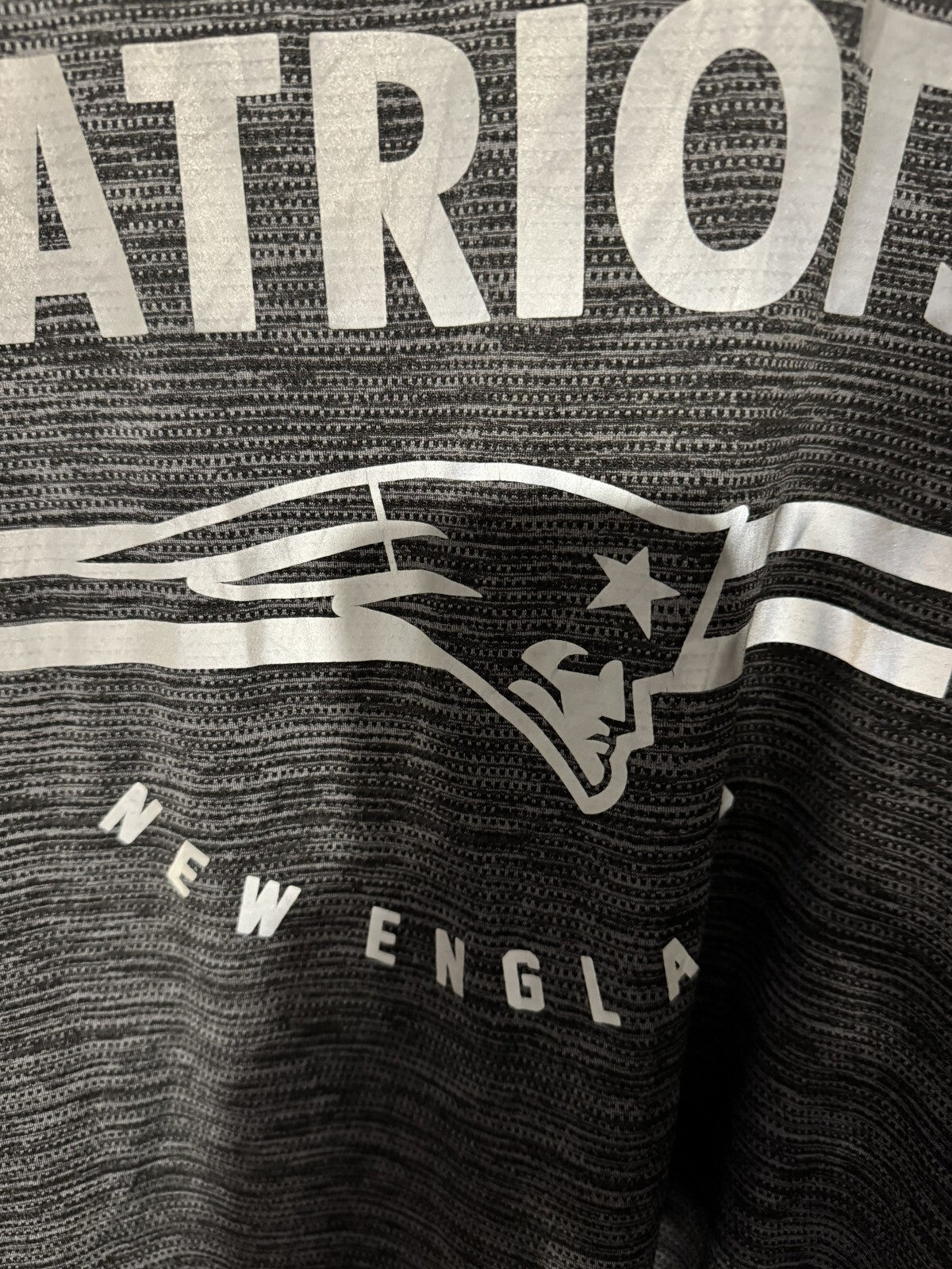 New England Patriots Team Apparel T-Shirt Men's Size L Gray