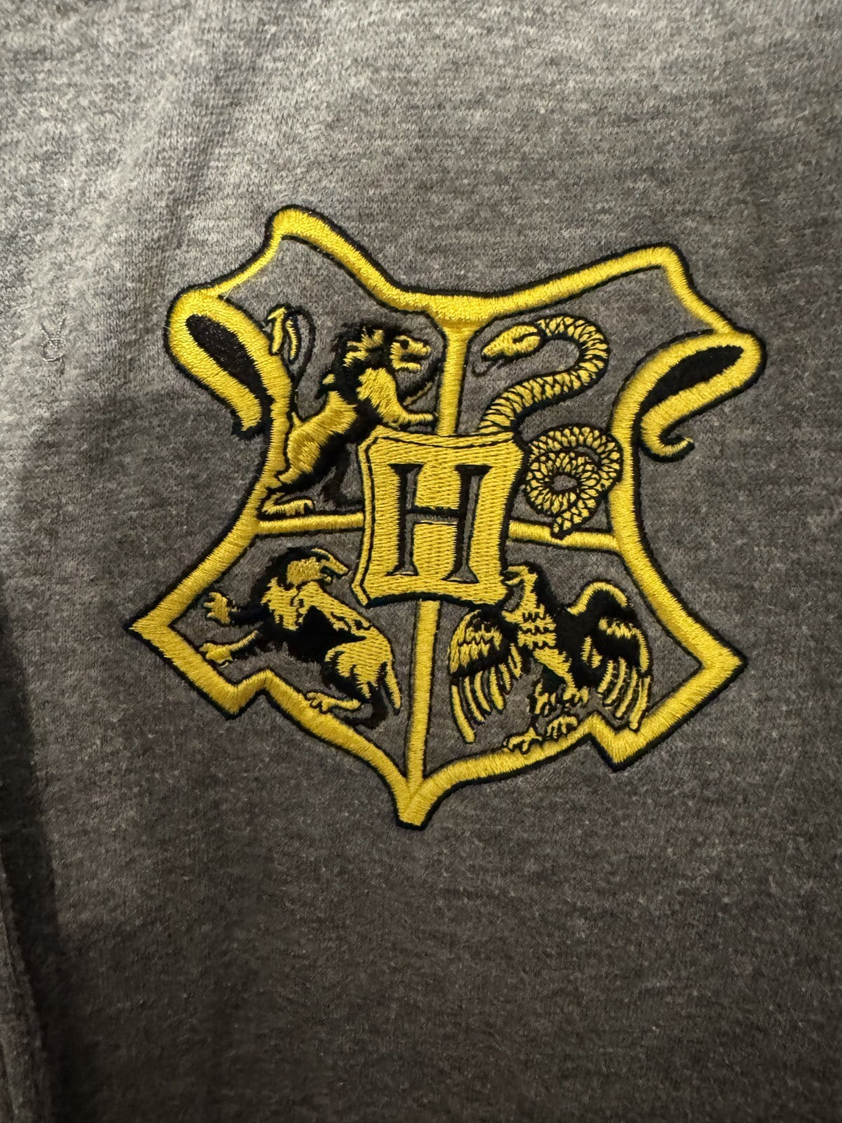 Harry Potter Hufflepuff Button Up Top Men's Size XL Gray
