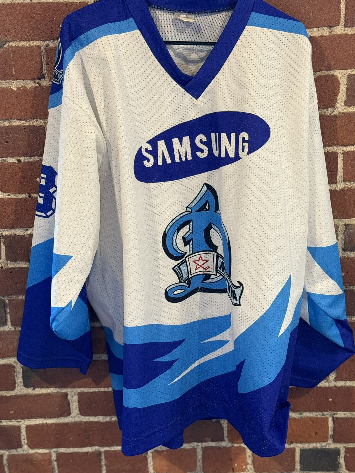 Moscow Dynamo Vintage Russian hockey #33 jersey White Men Sz XXL ?