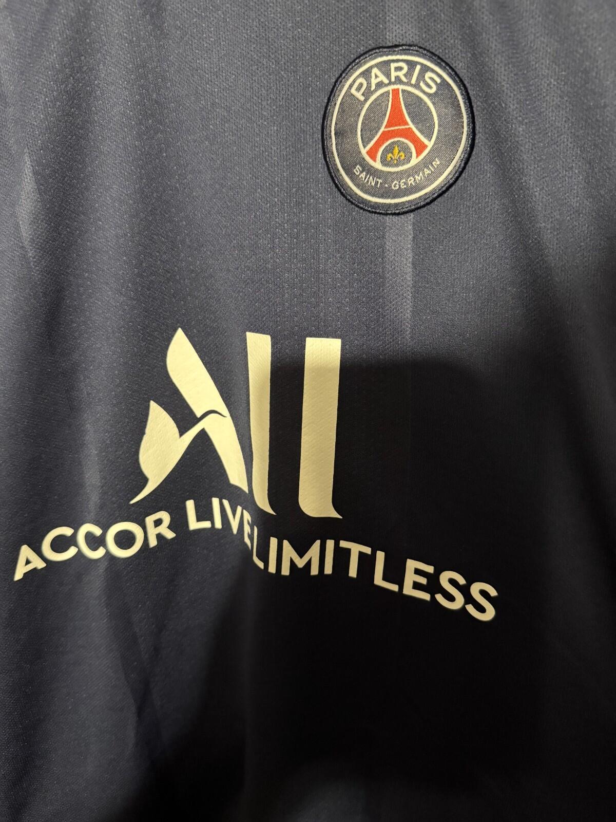 Paris St. Germain Men's Soccer jersey Size M Blue/Red
