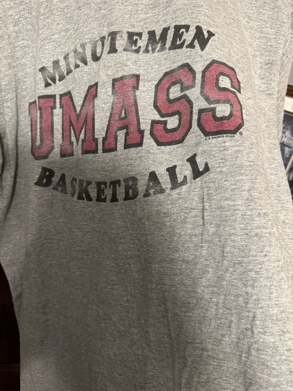 UMass Minutemen Basketball T-shirt Men's XL Gray