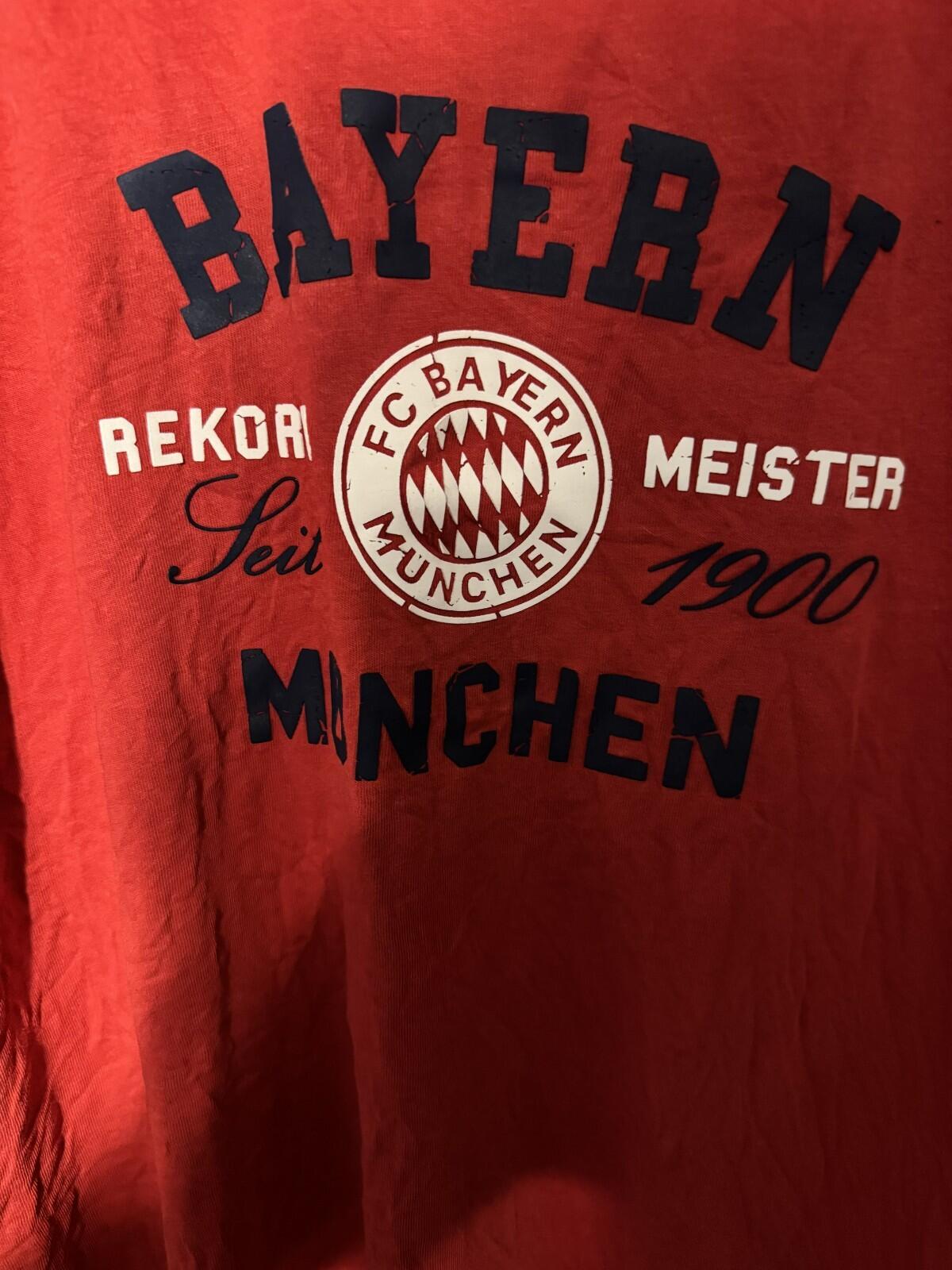 Bayern Munich FC Men's Soccer T-Shirt Size L Red