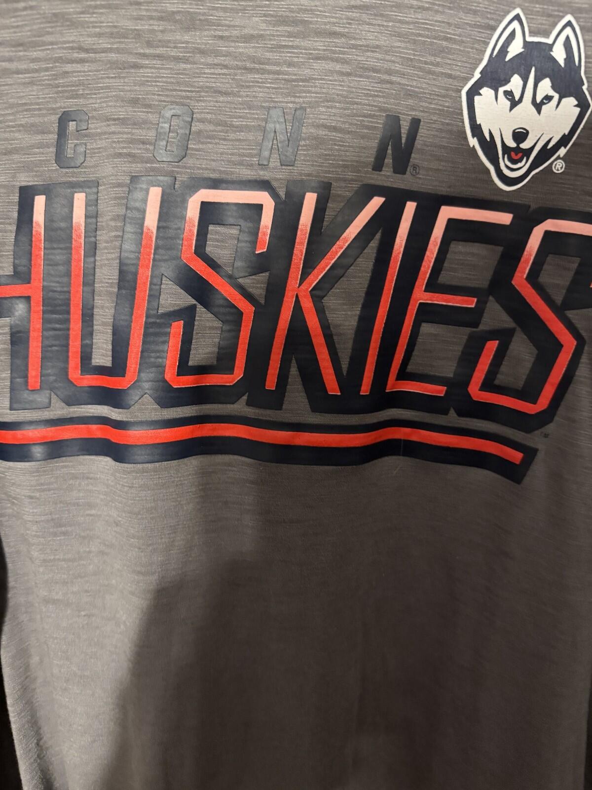 UConn Huskies Hoodie Captivating Men's XL Gray New With Tags