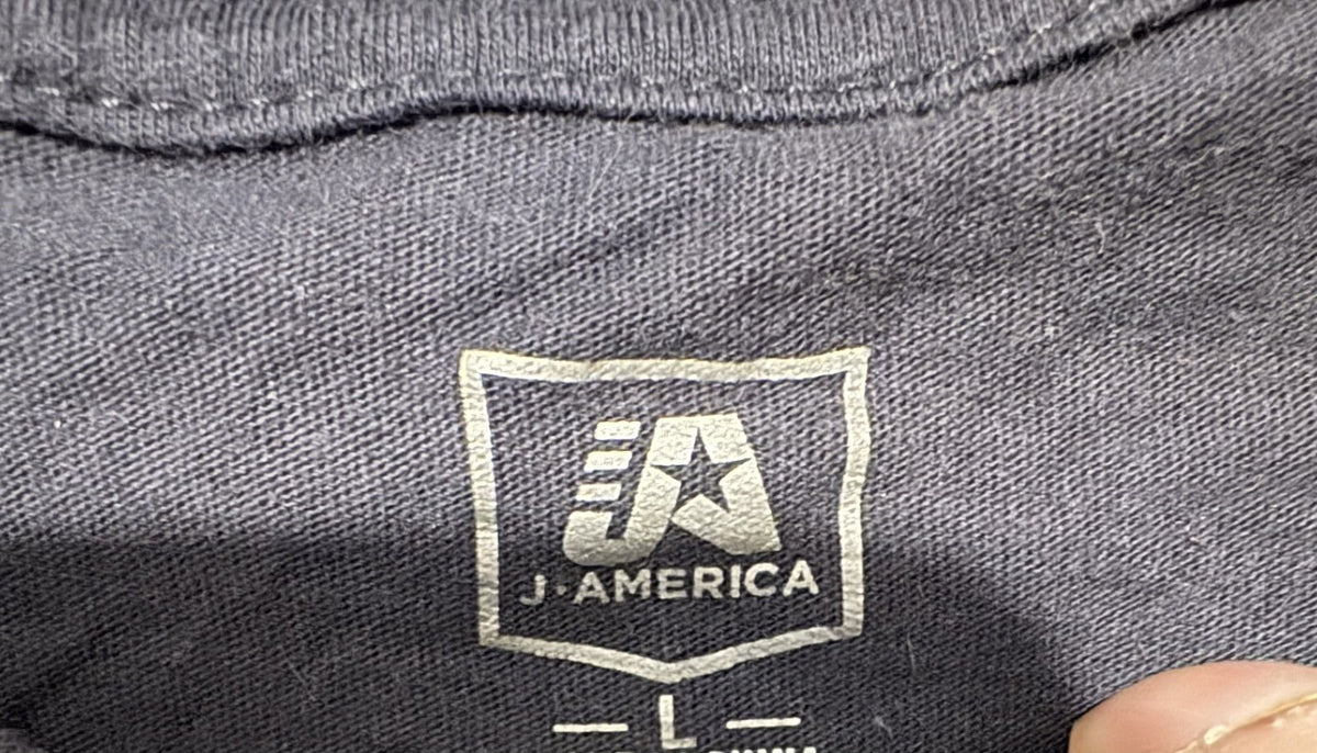 North Dakota Fighting Hawk Men Size L J America T-Shirt Gray