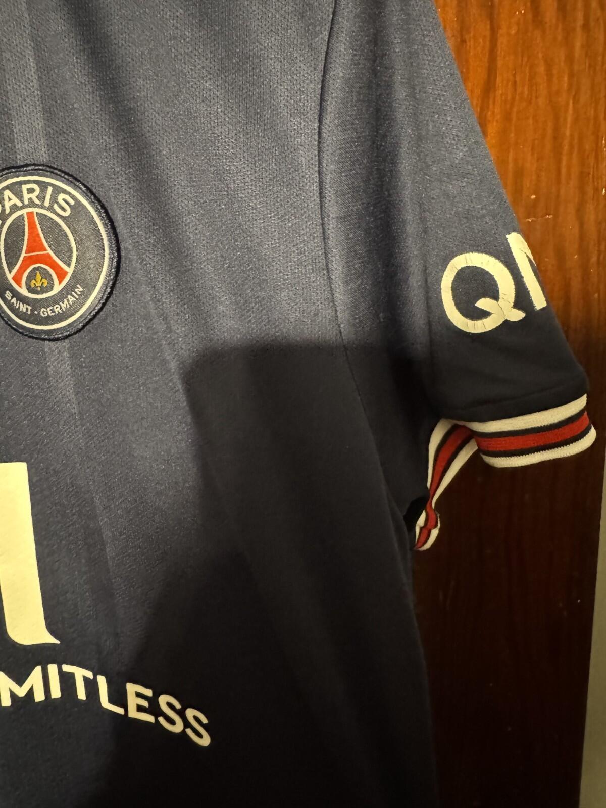 Paris St. Germain Men's Soccer jersey Size M Blue/Red