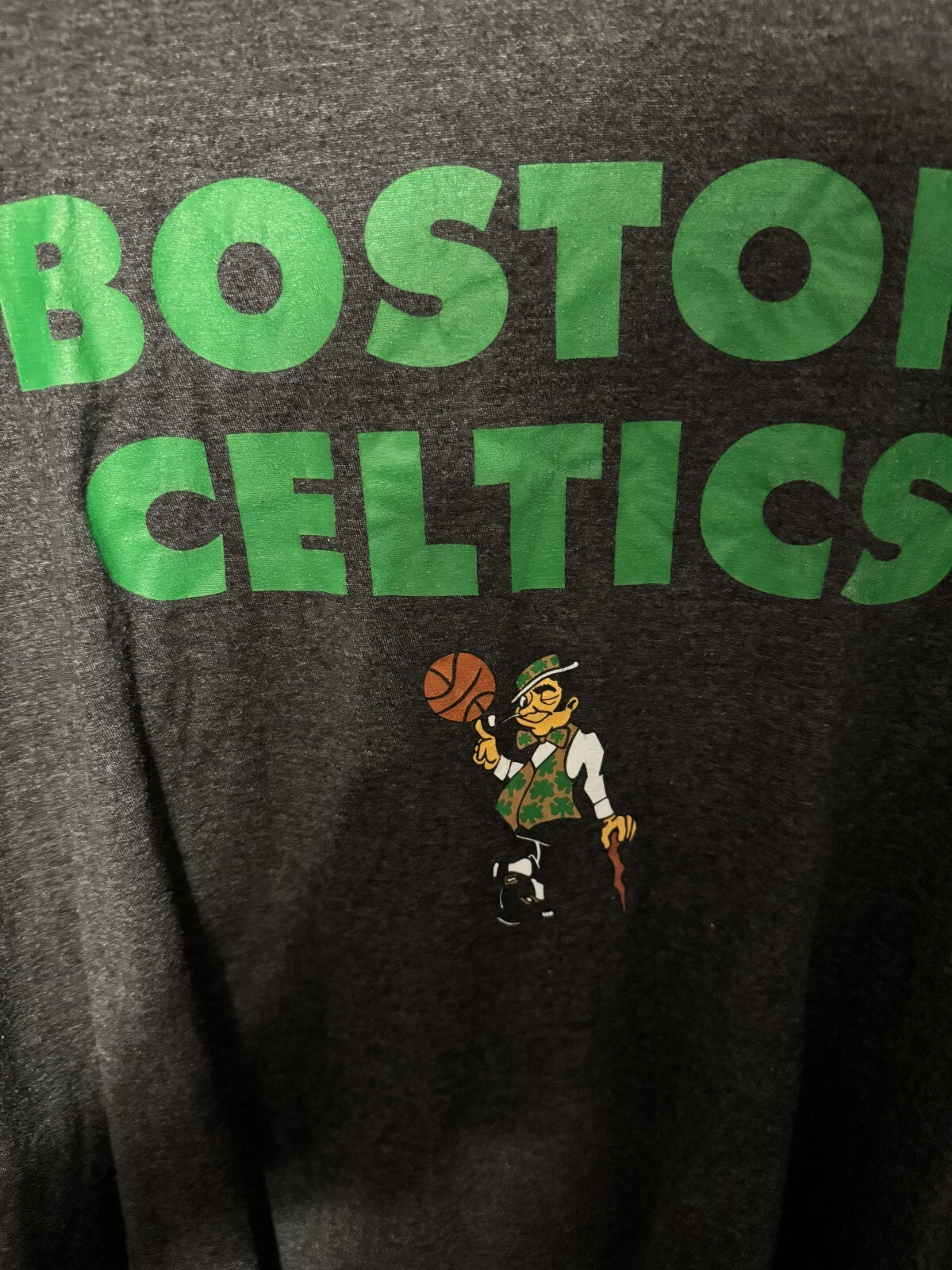 Boston Celtics Gray short sleeve T-Shirt Men Size L NBA