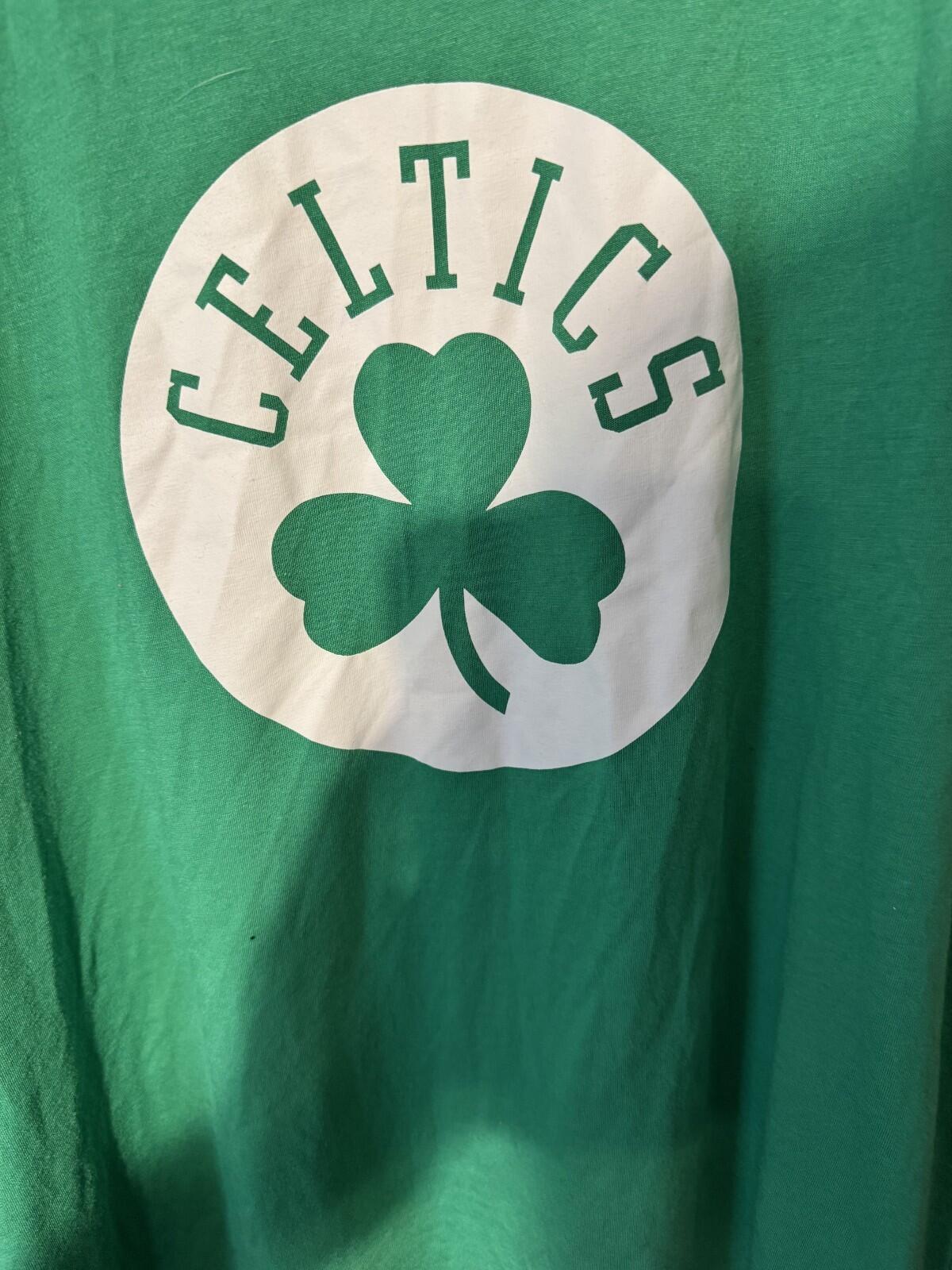 Boston Celtics Short Sleeve T-Shirt Men Size L NBA Green