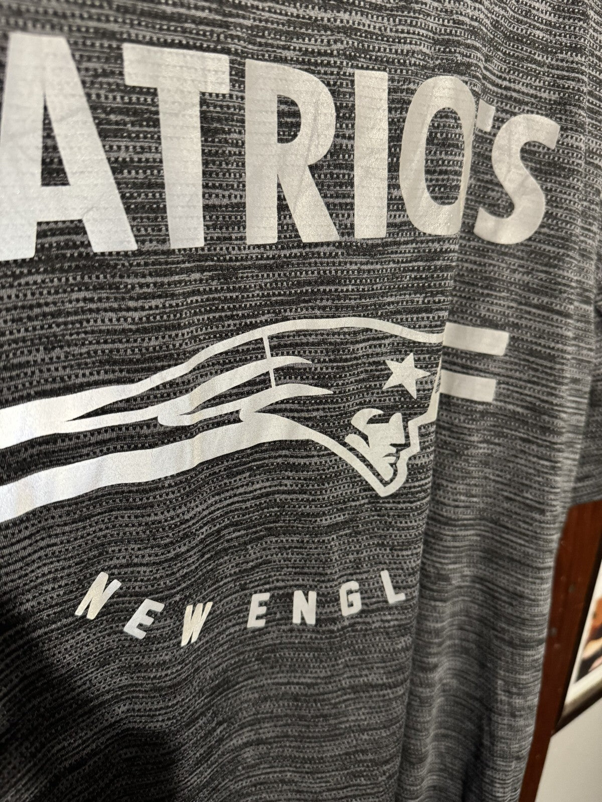New England Patriots Team Apparel T-Shirt Men's Size L Gray