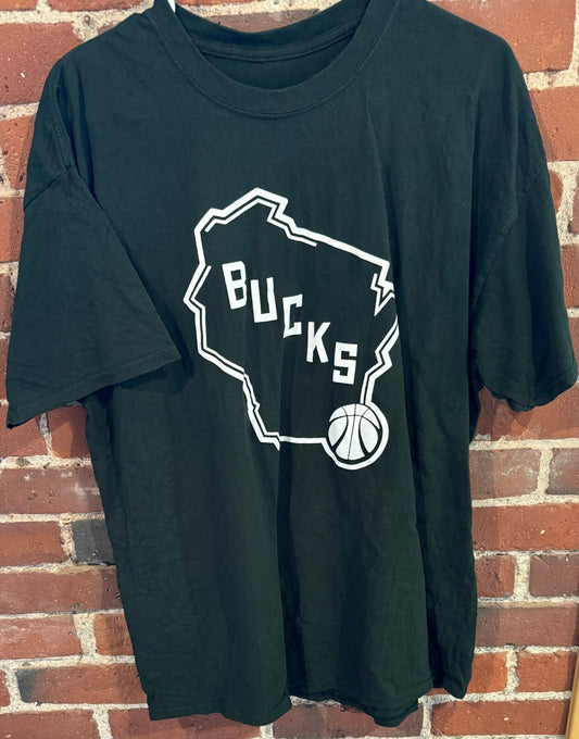 Milwaukee Bucks Wisconsin Logo T-Shirt Size Men’s XL Green