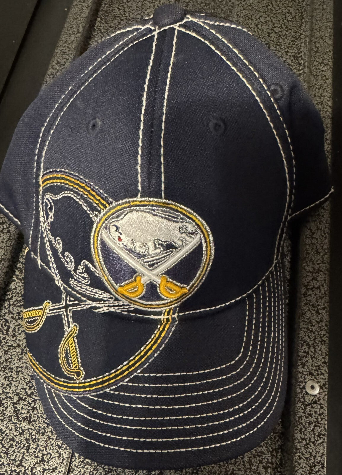 BUFFALO SABRES Reebok Blue Hat Sz L/XL NHL