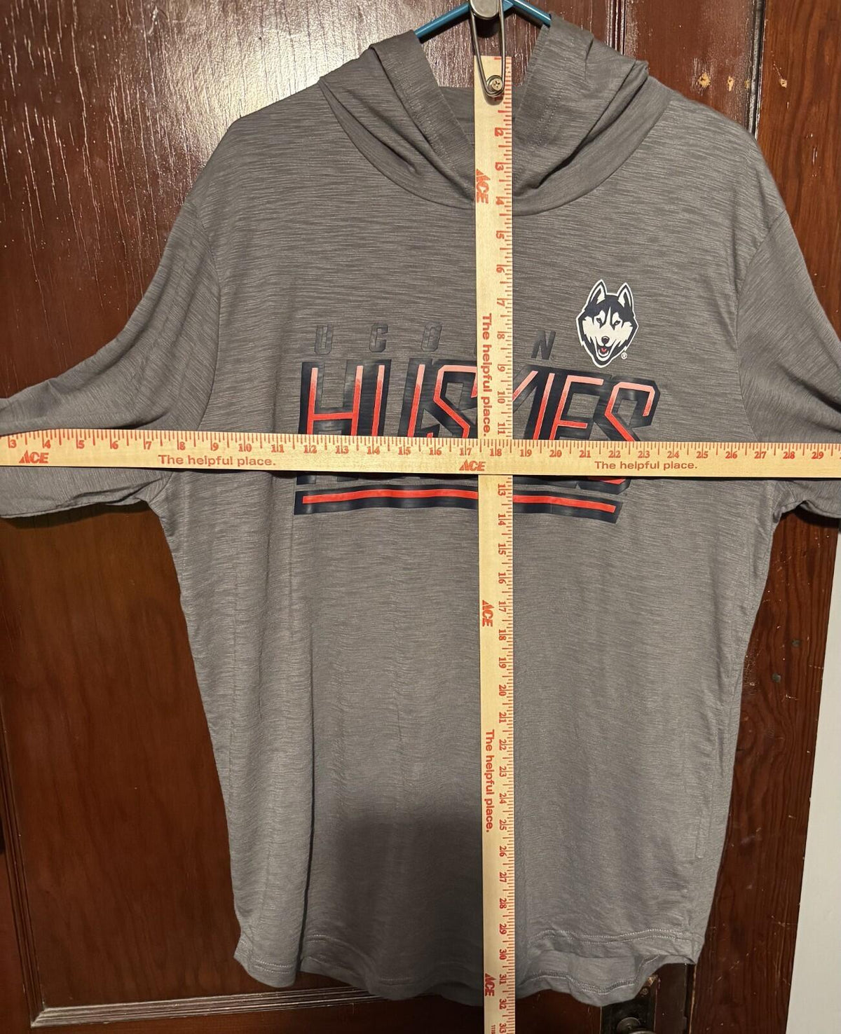 UConn Huskies Hoodie Captivating Men's XL Gray New With Tags