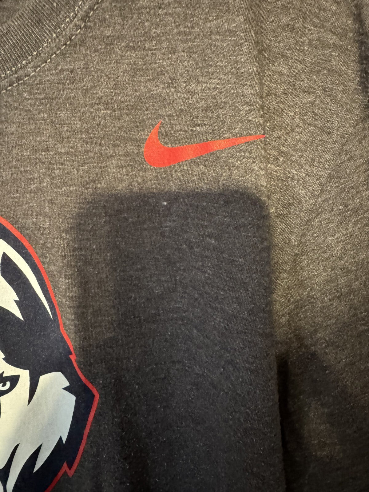 UConn Huskies Nike Short Sleeve Tee Men's L Gray