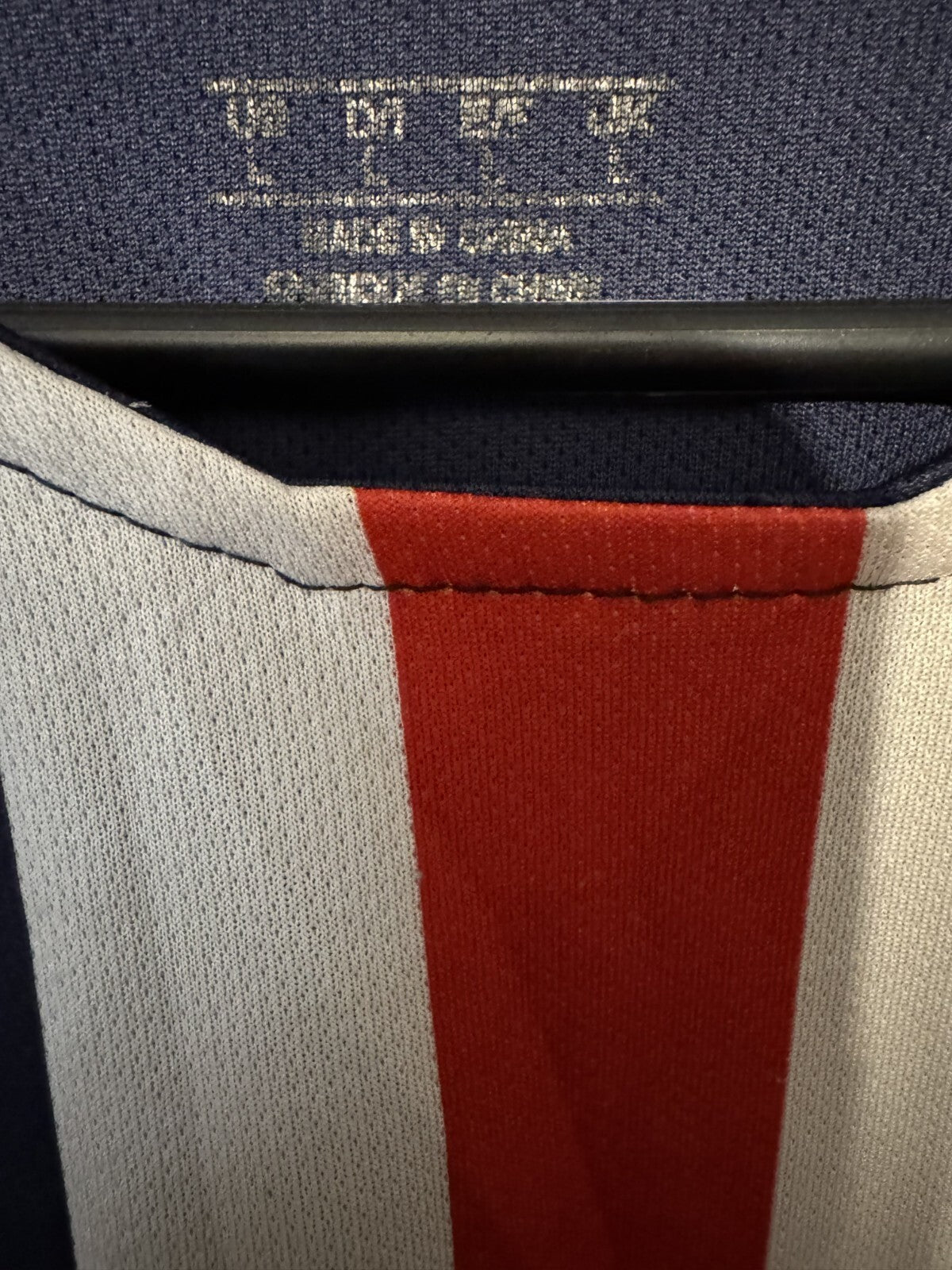 Paris St. Germain Men's Soccer jersey, Size L Blue/Red
