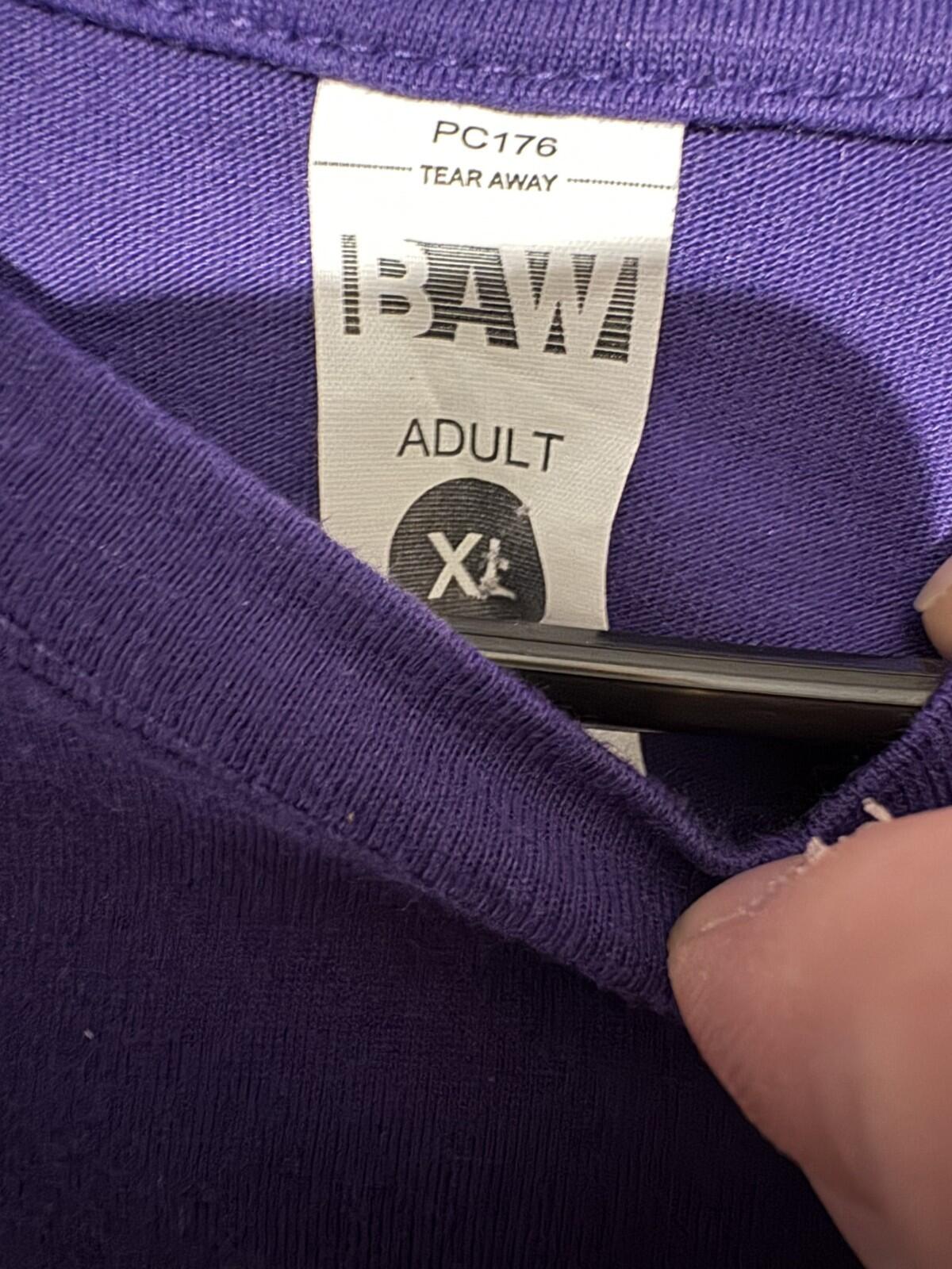 Holy Cross Crusaders Purple T-shirt Men's size XL