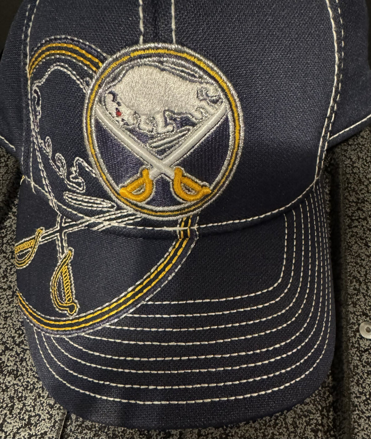 BUFFALO SABRES Reebok Blue Hat Sz L/XL NHL